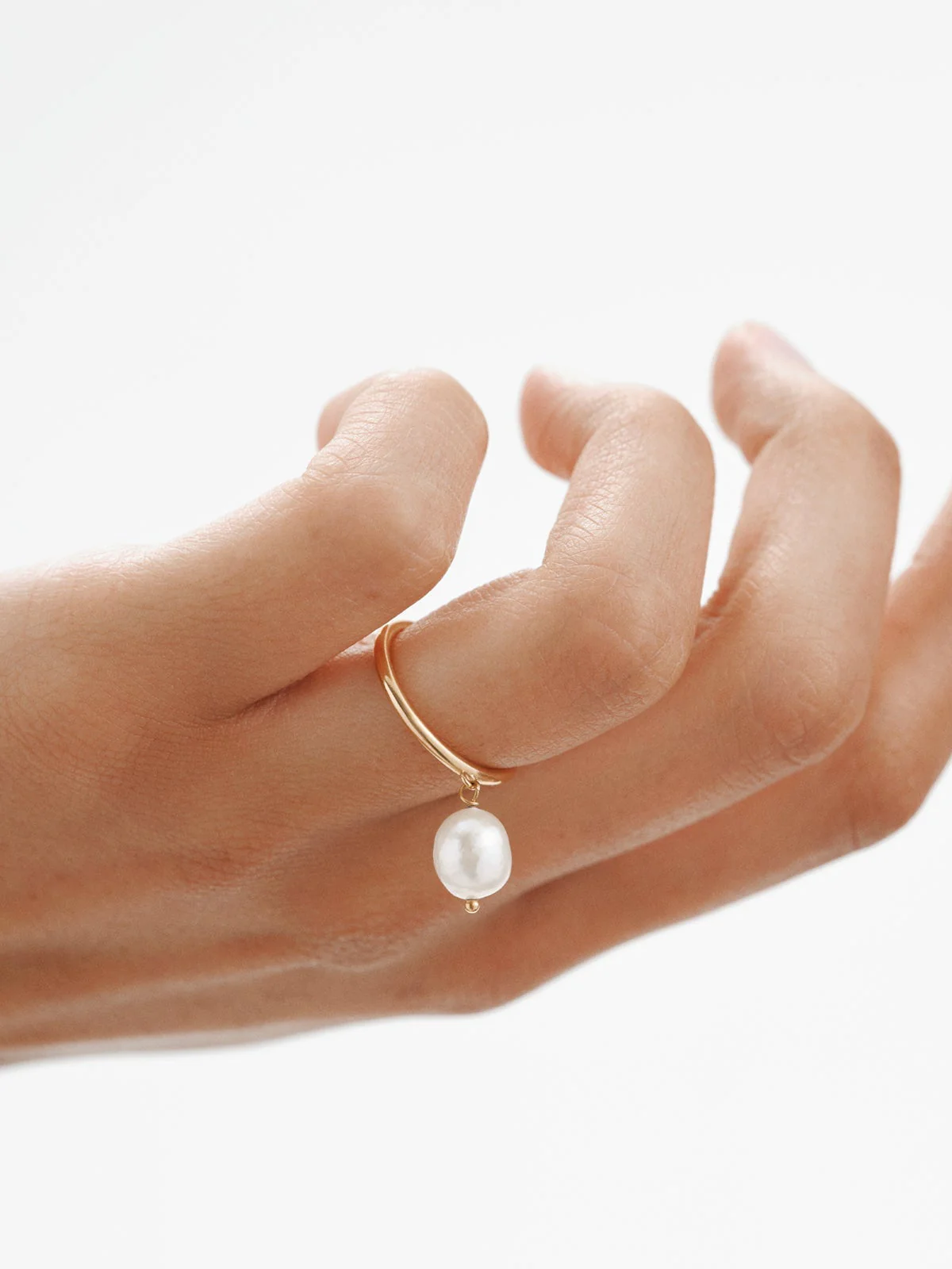 Anillo  con perla colgante de plata 925 bañada en oro de 18K - Image 2