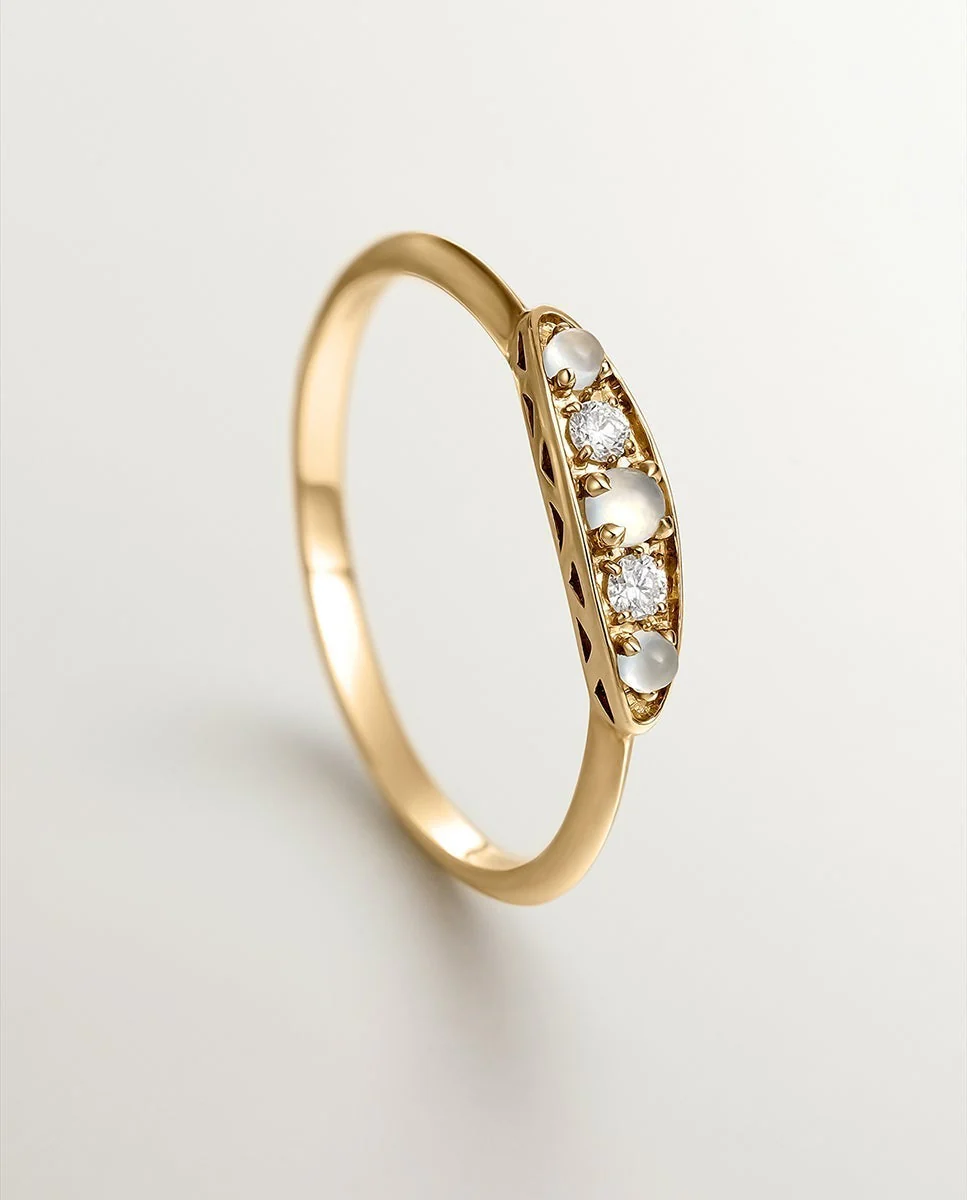 Anillo de oro amarillo de 18K con calcedonias azules en talla cabujón y diamantes en talla brillante - Image 5