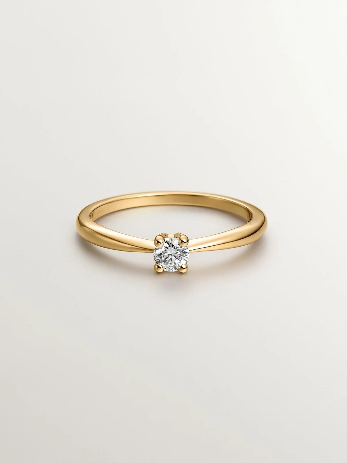 Anillo de oro amarillo de 18K con diamante en talla brillante - Image 3