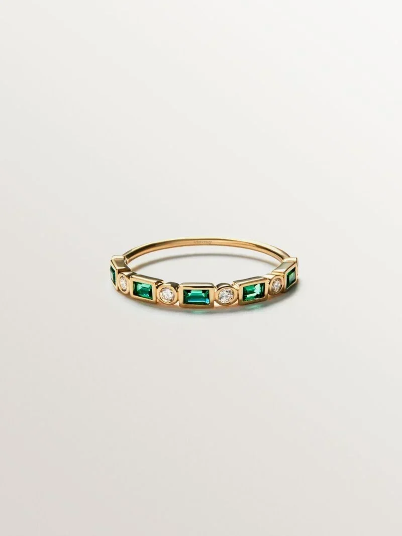 Anillo de oro amarillo de 9K con esmeraldas verdes y diamantes - Image 4