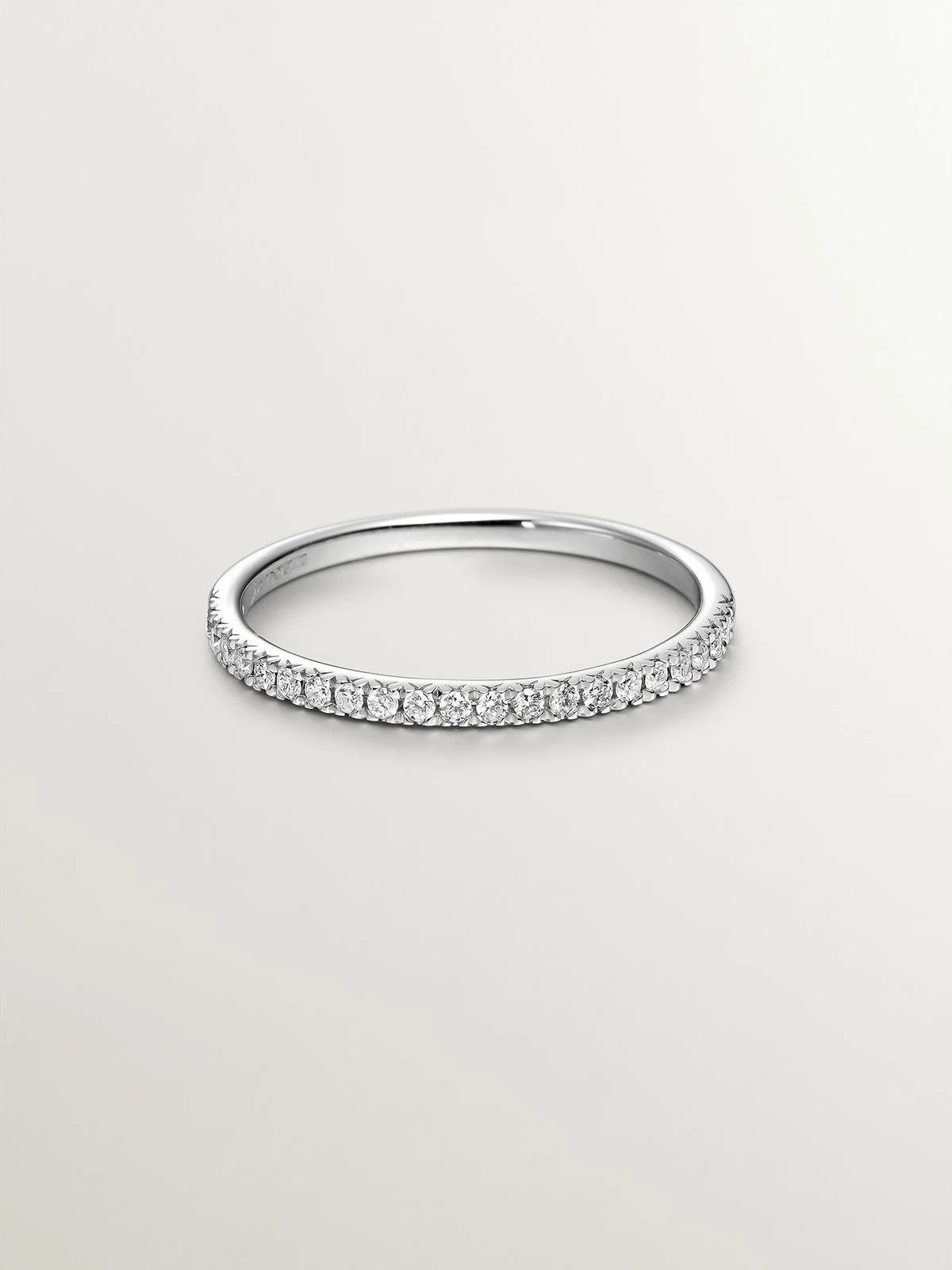 Anillo de oro blanco de 18K con diamantes - Image 3