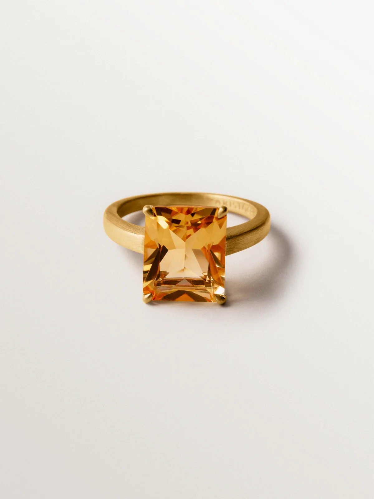 Anillo de plata 925 bañada en oro amarillo de 18K con citrino naranja y efecto cepillado - Image 3