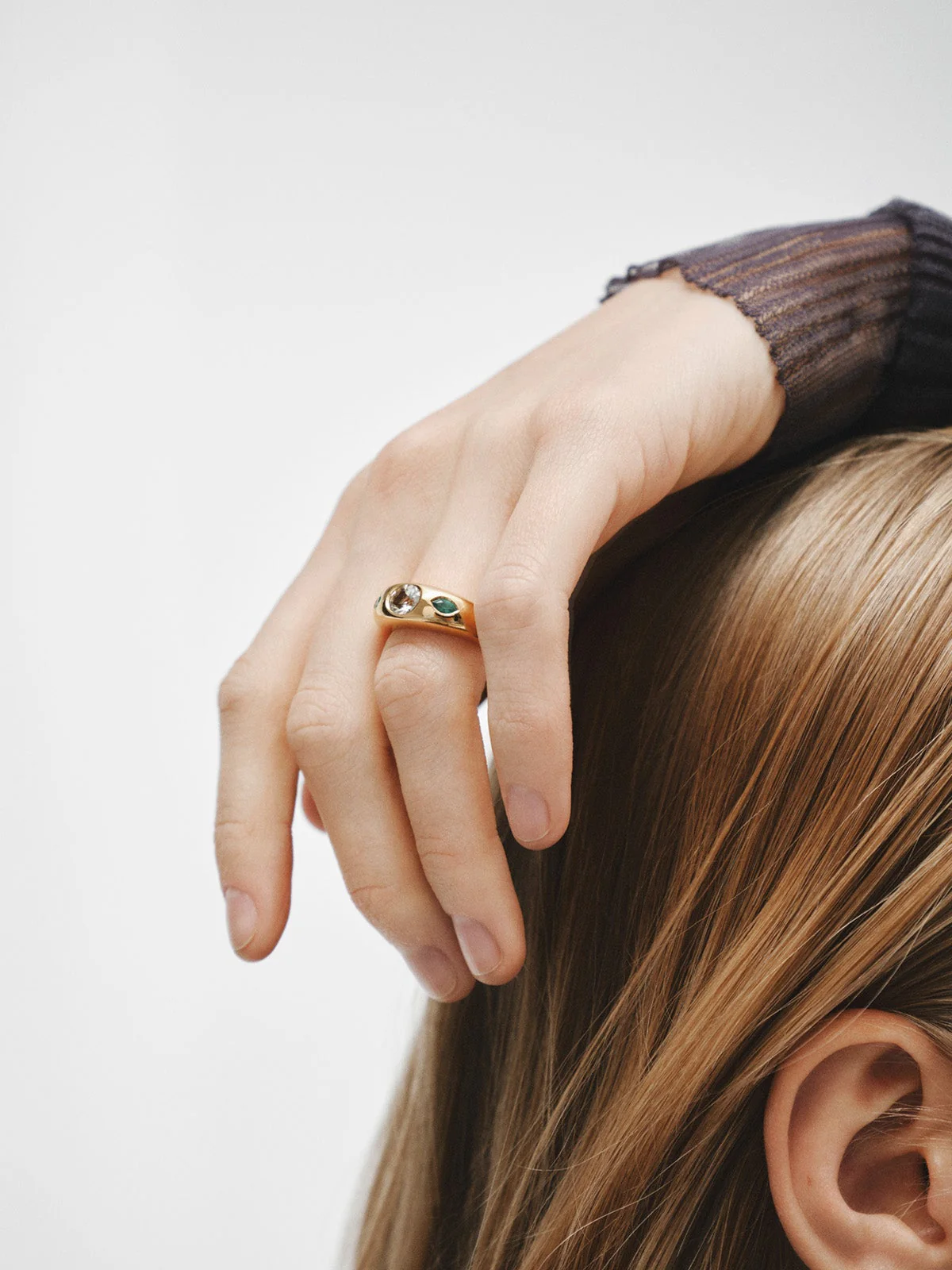 Anillo de plata 925 bañada en oro amarillo de 18K con cuarzo verde central y ónix verdes - Image 2