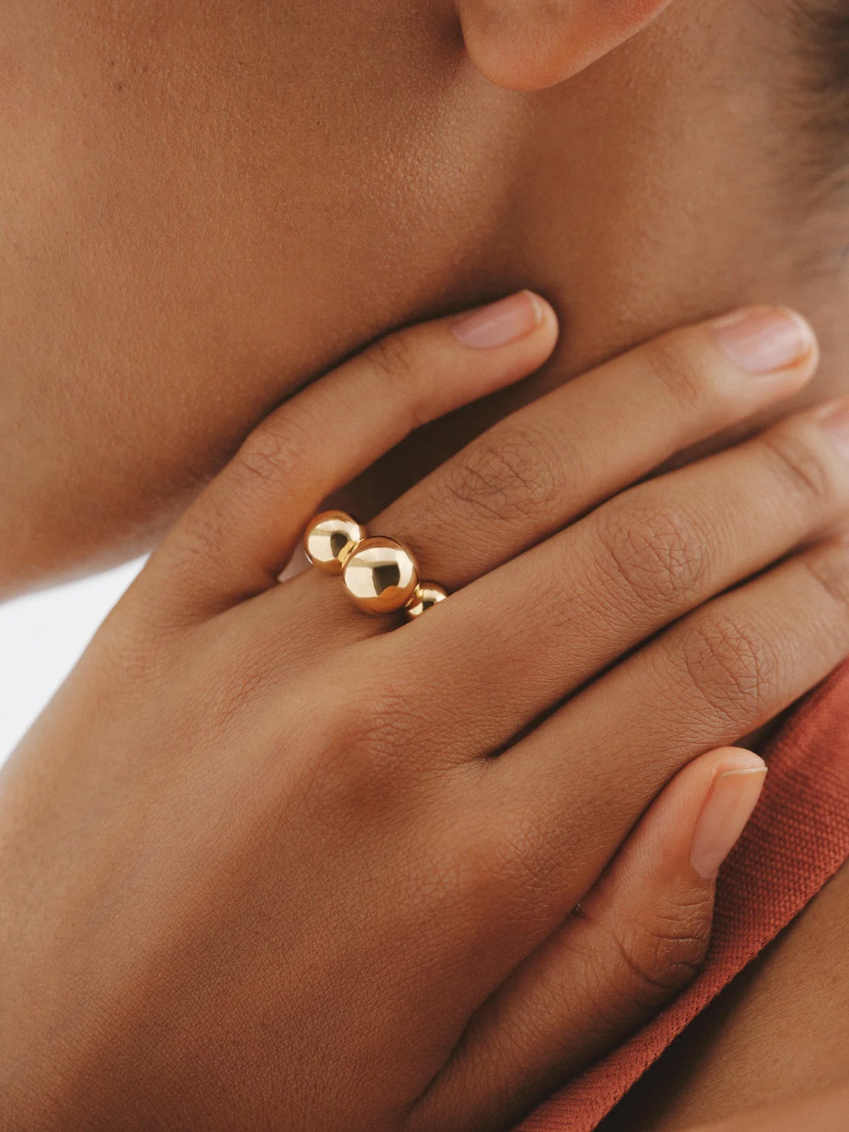 Anillo de plata 925 bañada en oro amarillo de 18K con esferas - Image 2