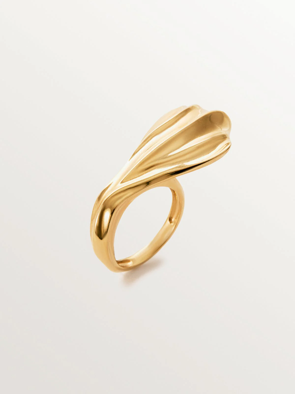 Anillo de plata 925 bañada en oro amarillo de 18K con textura