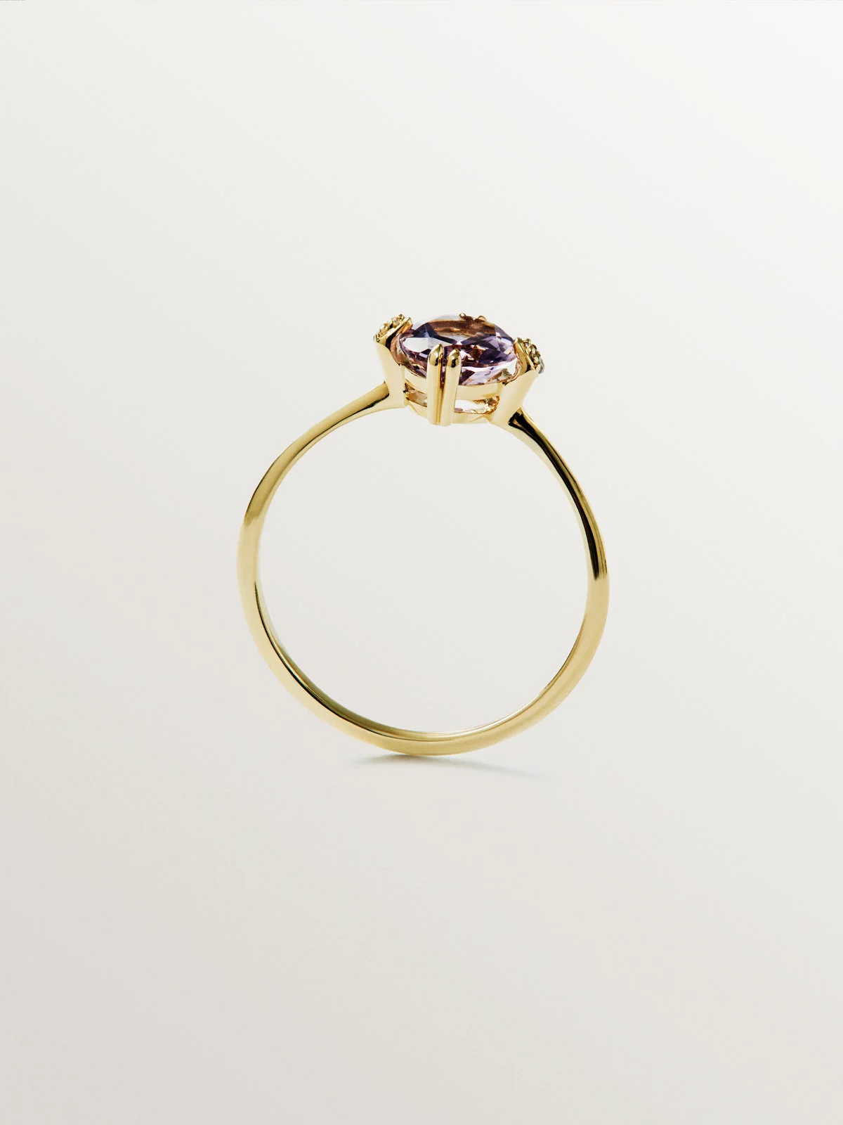 Anillo solitario de oro amarillo de 9K con amatista rosa y diamantes - Image 5