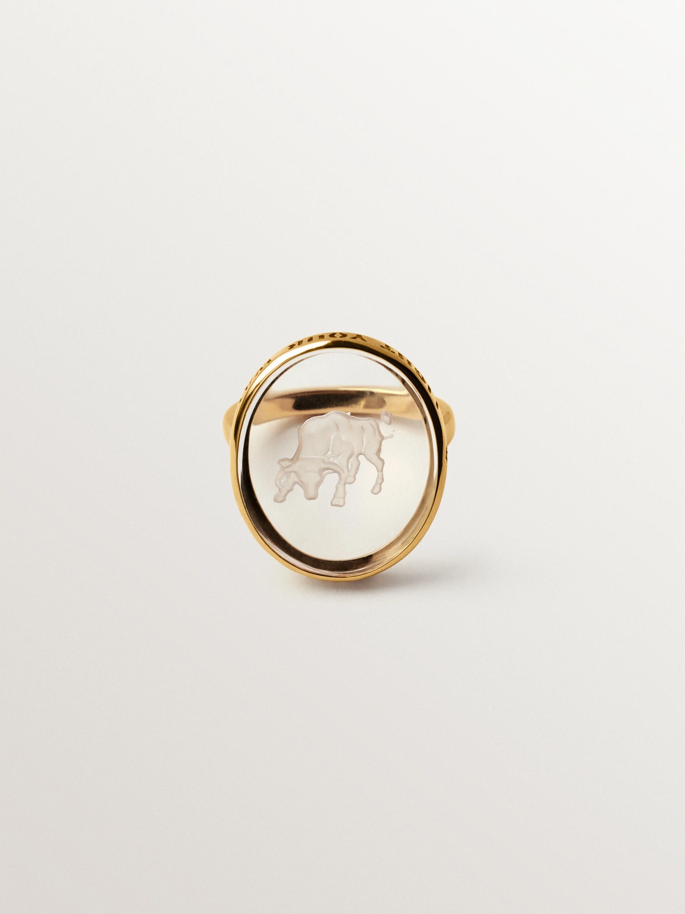 Anillo tipo sello Tauro de plata 925 bañada en oro amarillo de 18K y cristal de roca - Image 3