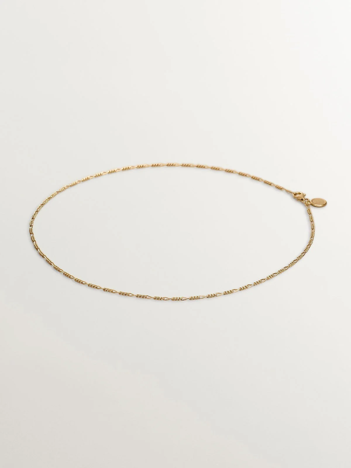 Cadena de plata 925 bañada en oro amarillo de 18K con eslabones fígaro