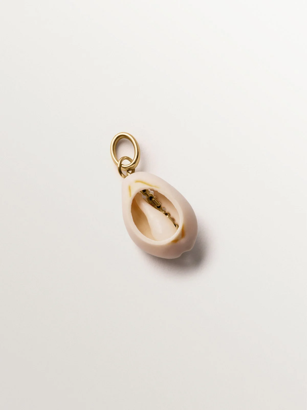 Charm de plata 925 bañada en oro amarillo de 18K con concha blanca y cristales - Image 3