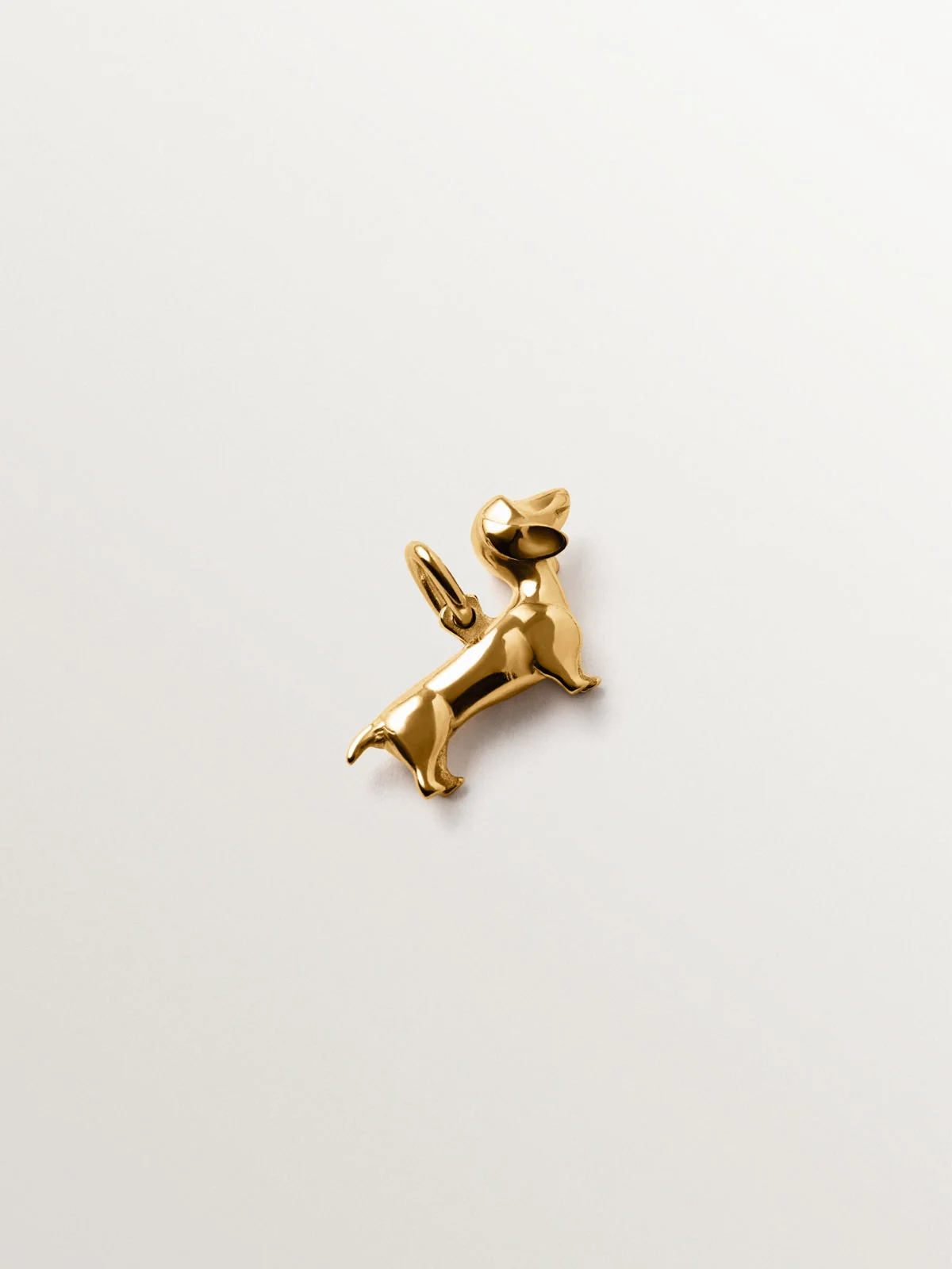 Charm de plata 925 bañada en oro amarillo de 18K con forma de perro