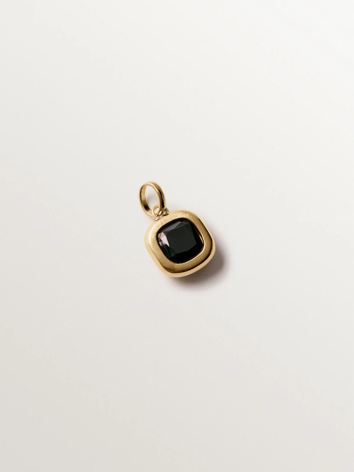 Charm de plata 925 bañada en oro amarillo de 18K con topacio azul sky