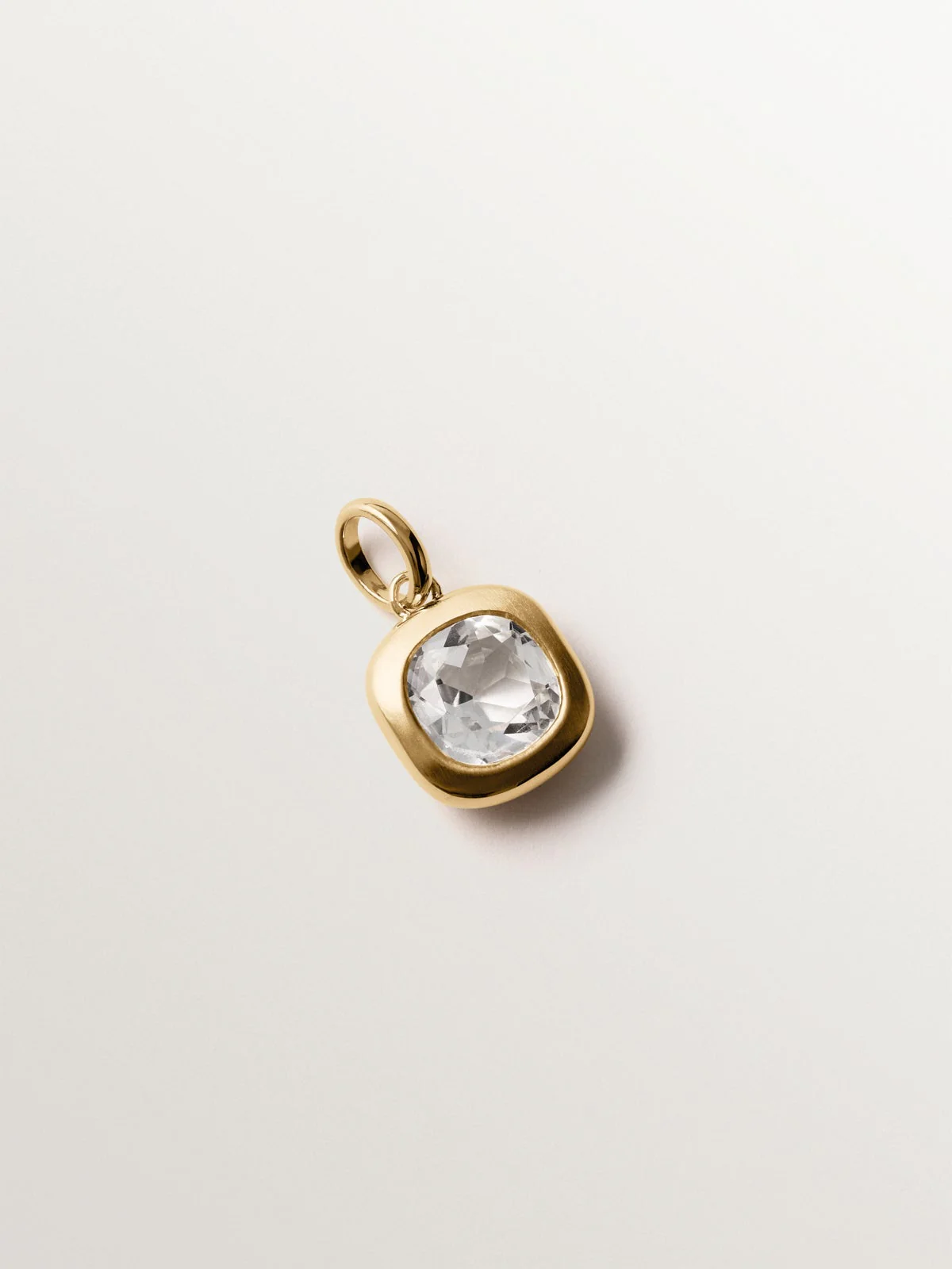 Charm de plata 925 bañada en oro amarillo de 18K con topacio azul sky