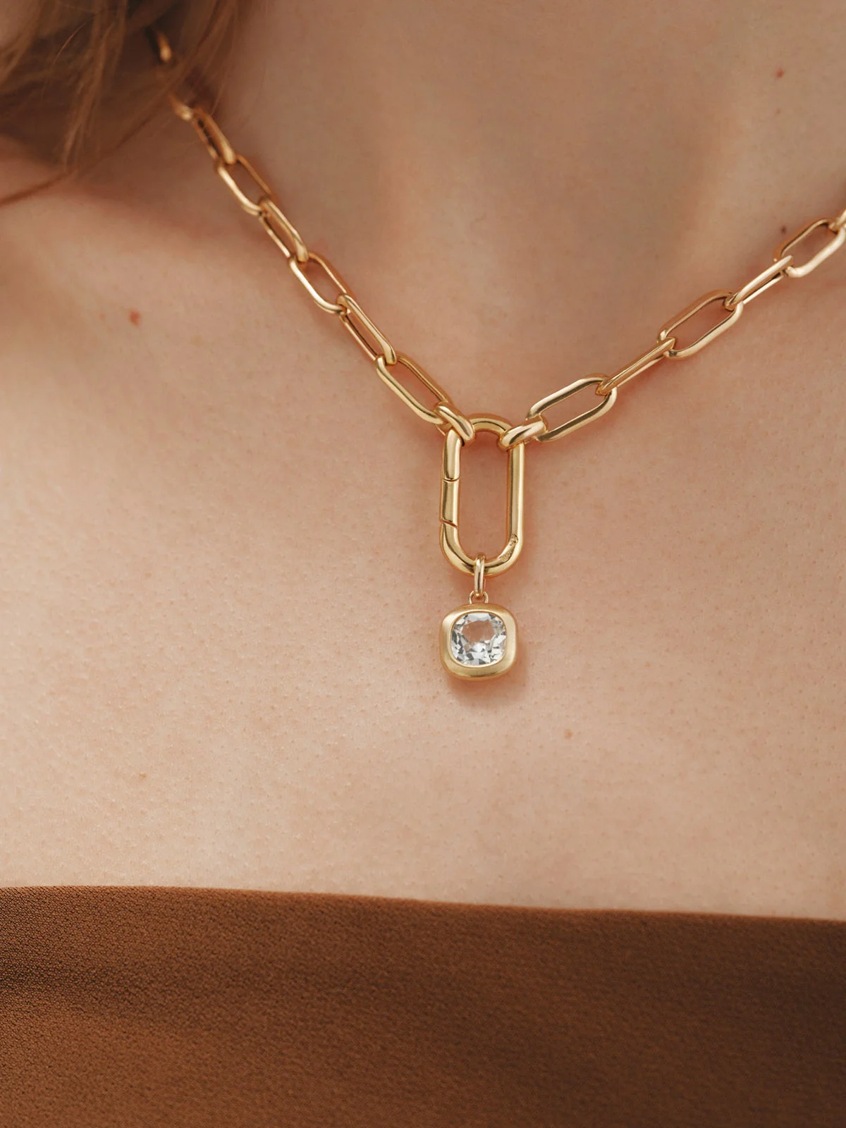 Charm de plata 925 bañada en oro amarillo de 18K con topacio azul sky - Image 2