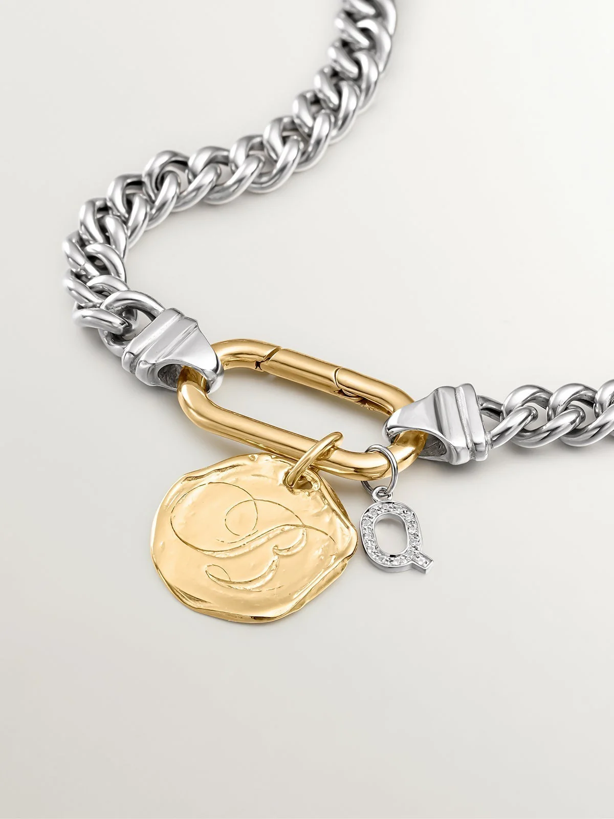 Charm de plata 925 y topacios blancos inicial Q - Image 3