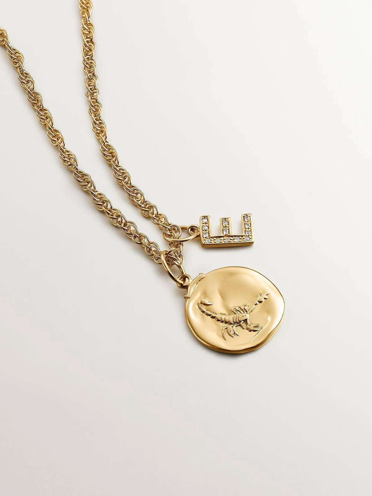 Charm Escorpio de plata 925 bañada en oro amarillo de 18K - Image 5