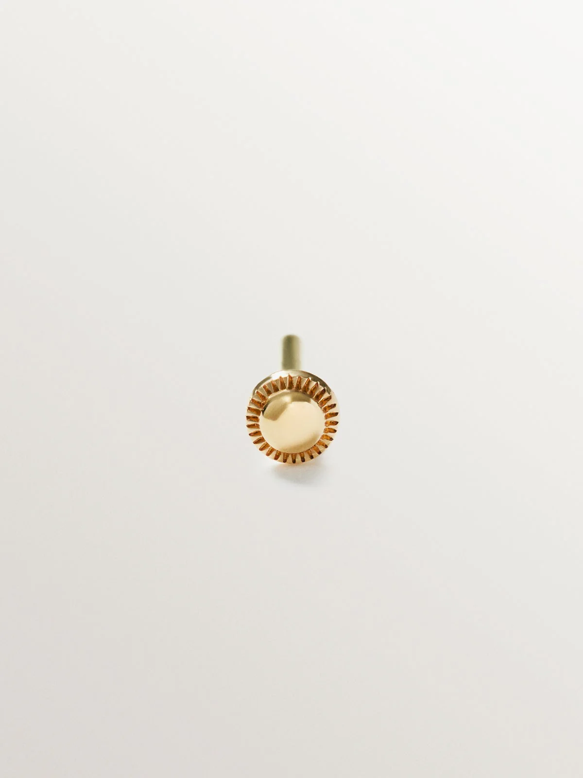 Piercing de oro amarillo de 18K con forma de estrella - Image 4