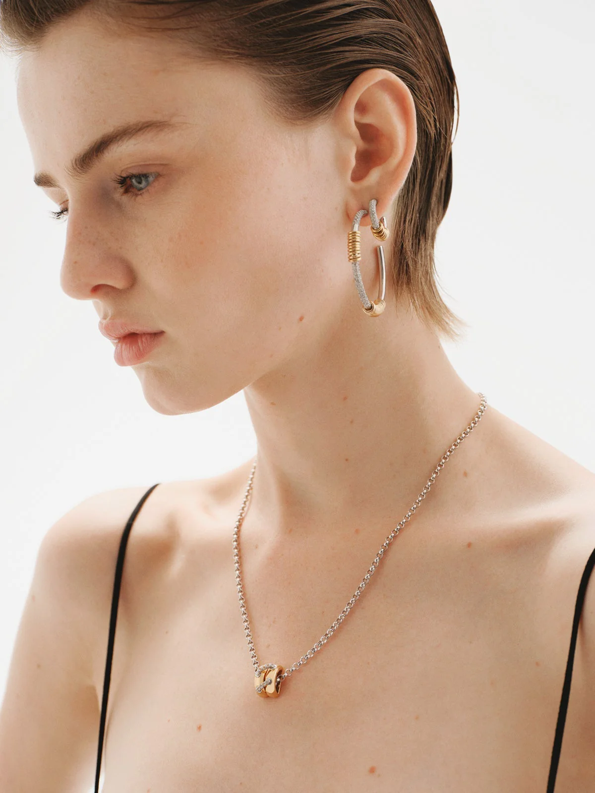 Colgante trenzado de plata 925 bañada en rodio y oro amarillo de 18K con pavé de topacios blancos - Image 6