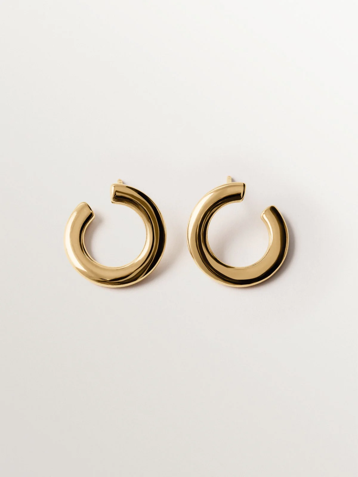 Pendientes de aro de plata 925 bañada en oro amarillo de 18K con forma irregular