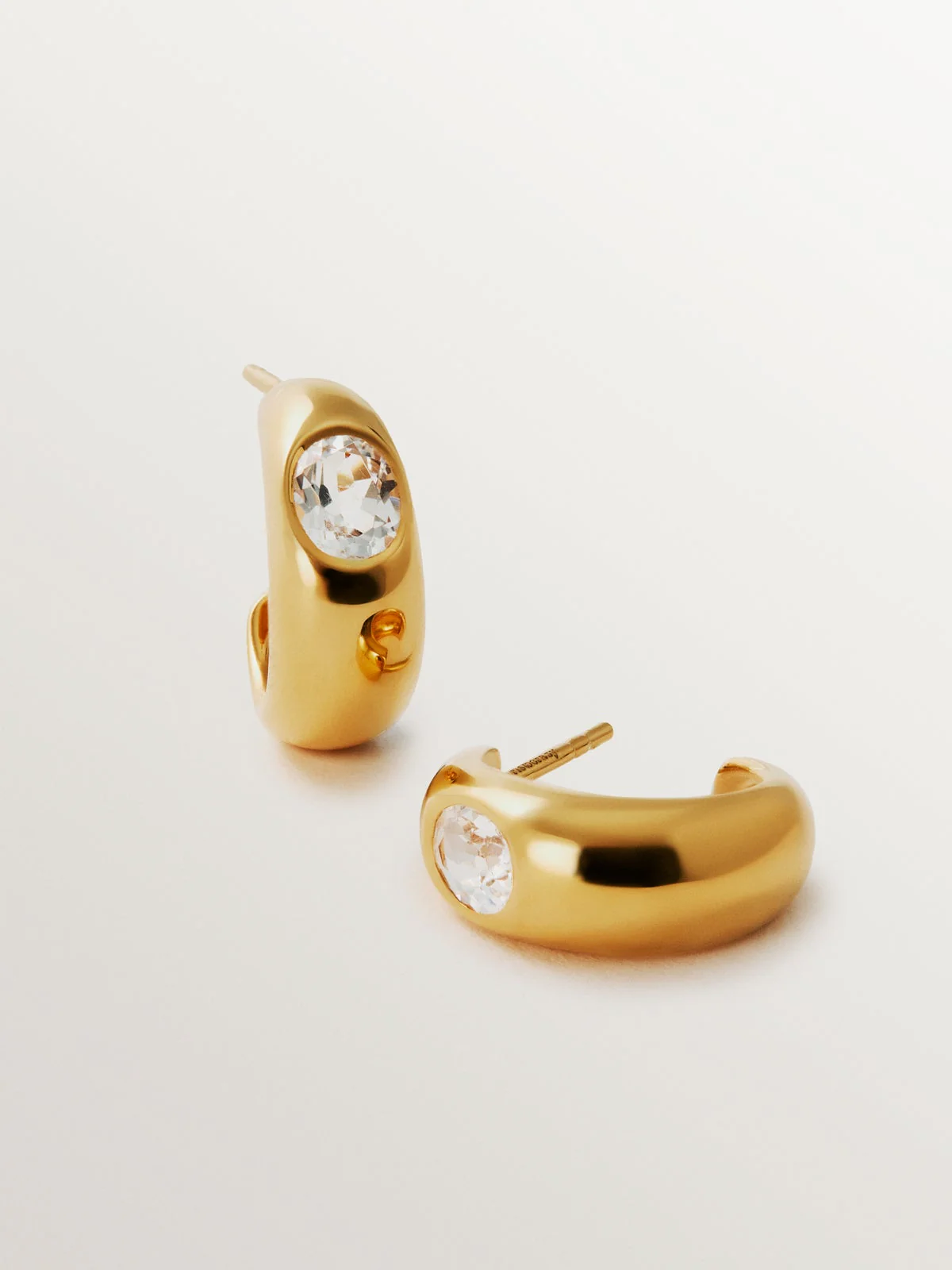 Pendientes de aro de plata 925 bañada en oro amarillo de 18K con topacios blancos - Image 2
