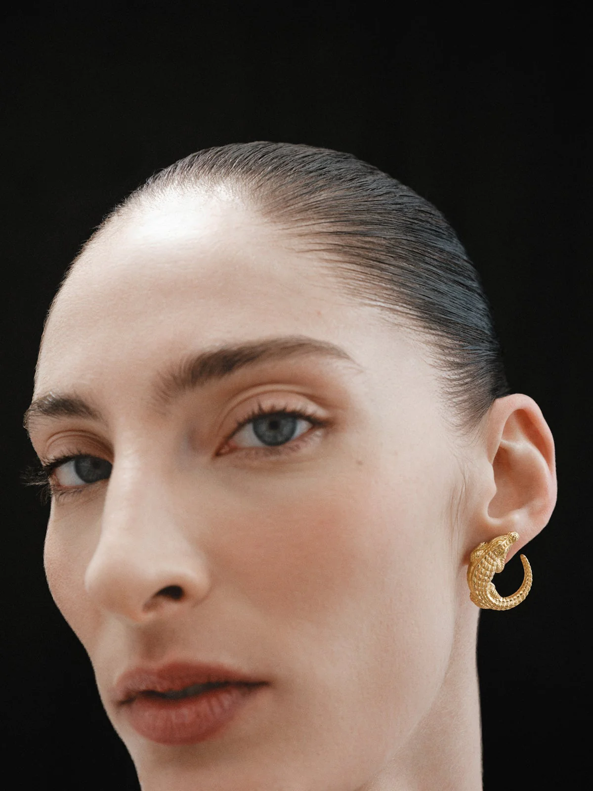 Pendientes de plata 925 bañada en oro amarillo de 18K con forma de cocodrilo - Image 2