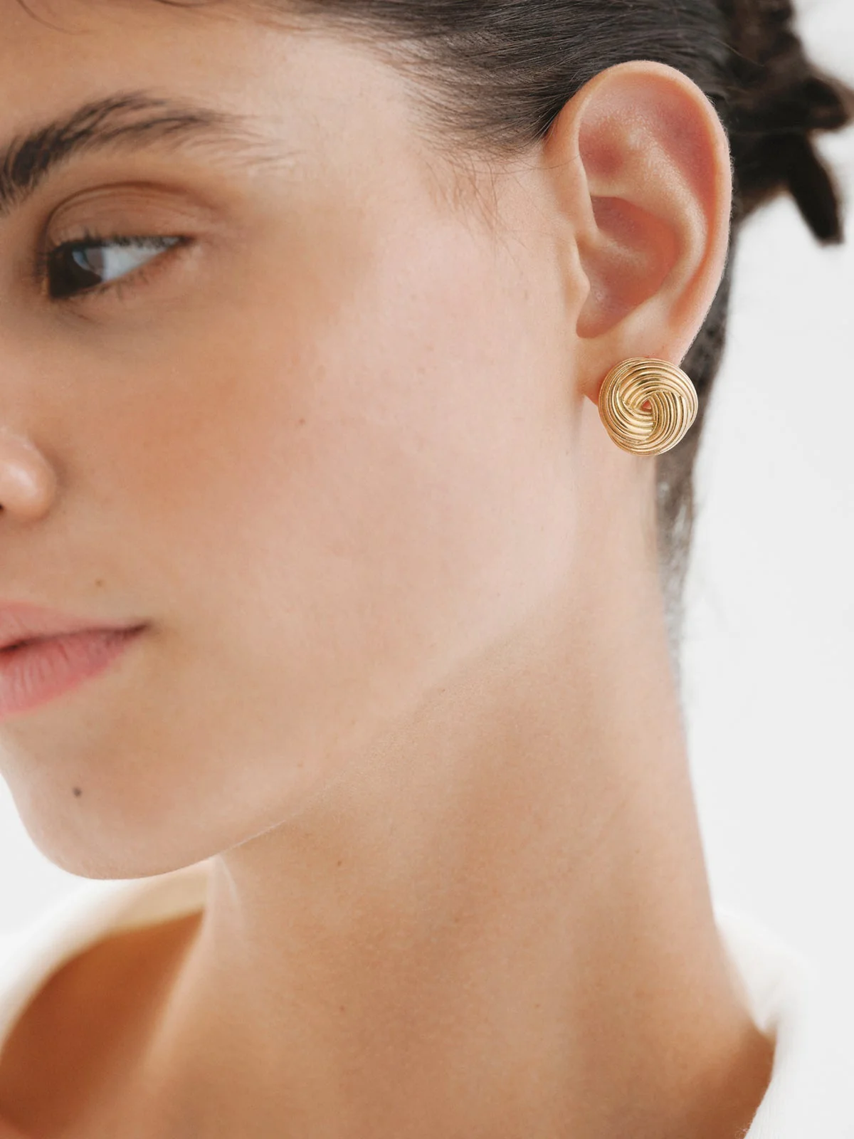 Pendientes de plata 925 bañada en oro amarillo de 18K con textura gallonada - Image 2