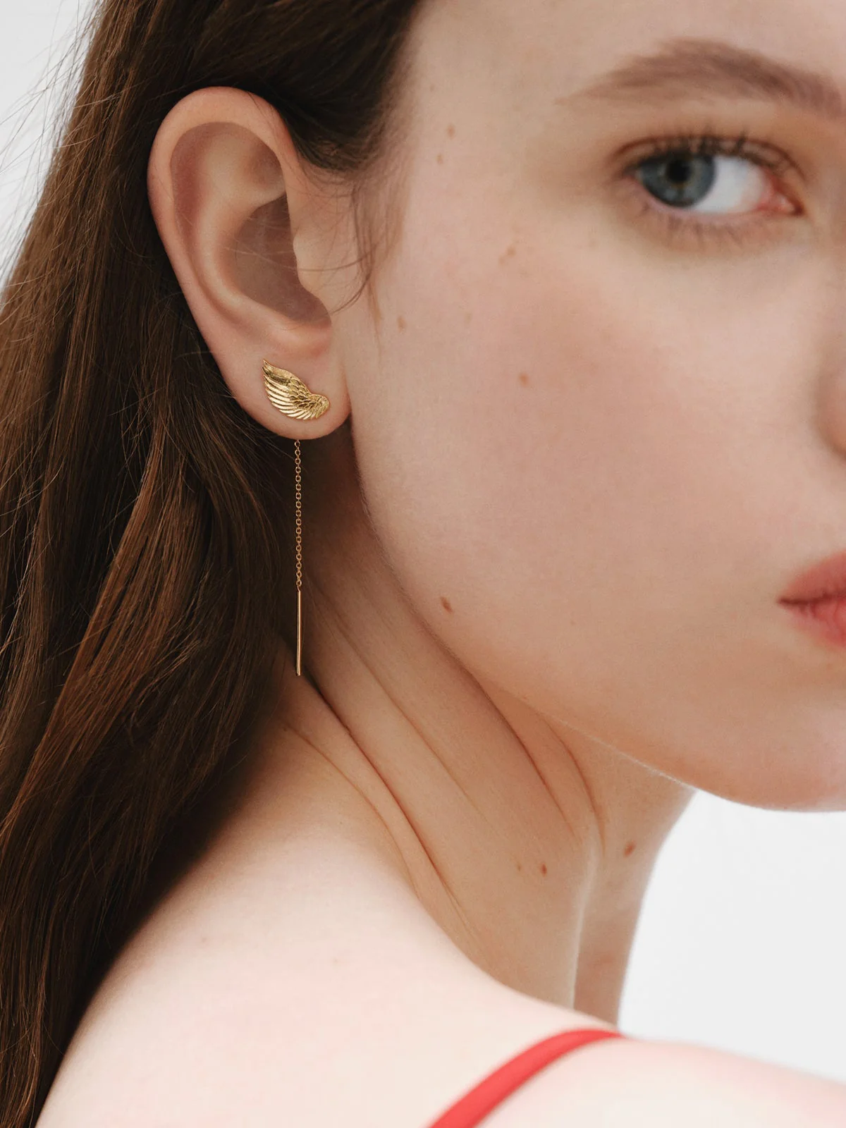 Pendientes largos de plata 925 bañada en oro amarillo de 18K con alas - Image 2